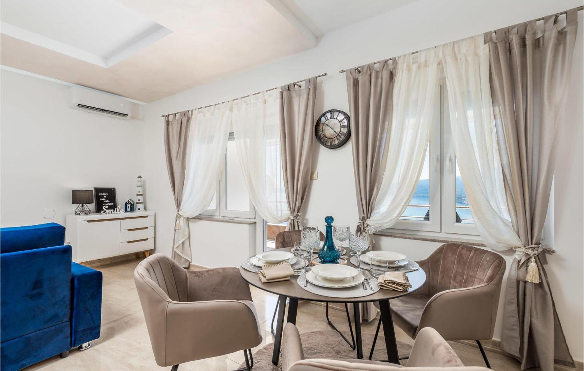 2 Bedroom Amazing Apartment In 리예카 외부 사진
