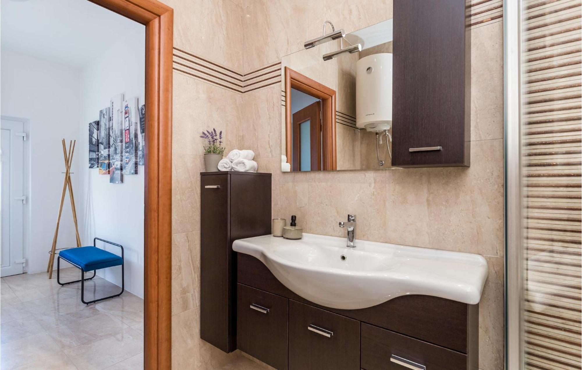 2 Bedroom Amazing Apartment In 리예카 외부 사진